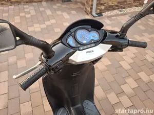 Aprilia Sr 50 Újszerű Gyári 8600km - kép 5