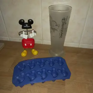 Disneylandből hozott Mickey pohár, telefontartó és jégkockatartó eladó, ÚJ!
