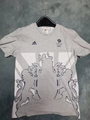 Adidas GB. póló kifogástalan állapotban.