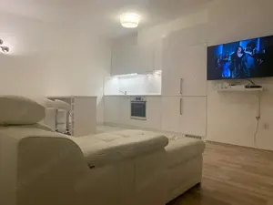 Újszerű, erkélyes lakás XIII. kerületben.  Azonnal költözhető!
