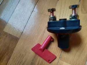 Áramtalanító kapcsoló kivehető kulccsal, szakaszoló kapcsoló, áramleválasztó kapcsoló, új termék - kép 4