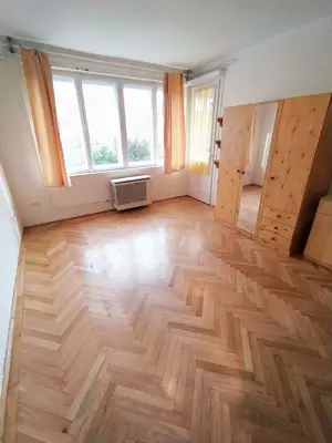 Bp., III. Óbudán, csendes zöld környezetben, 45 m2-es, nappali, 1 hálós lakás kiadó.