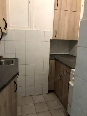 Kodály Köröndnél, 1. emeleti, 2 szobás, világos, csendes hátsó kertre néző, bútorozatlan lakás kiadó - kép 5