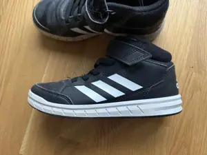 35 ös Adidas AltaSport MID fekete magasszárú sportcipő G27113 5000 Ft