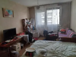  Debrecen  Társasházi 1 szobás összkomfortos  6 em  kis lakás eladó.