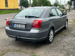 Toyota AVENSIS 2.0 D-4D Executive Sun - kép 2