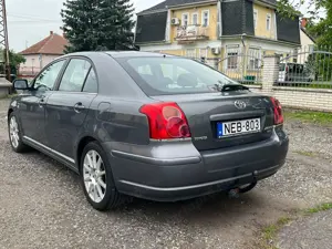 Toyota AVENSIS 2.0 D-4D Executive Sun - kép 3