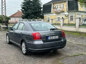 Toyota AVENSIS 2.0 D-4D Executive Sun - kép 9