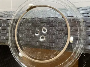 mikrohullámú sütőbe tányér(átmérő:25,5cm)és forgató görgő(átmérő:18cm)