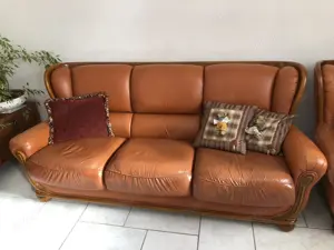 Bőr garnitúra 3 személyes kanapé és 2 db fotel eladó 
