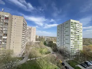 Tulajdonostól eladó Békásmegyer hegy felöli oldalán közepes állapotú panorámás lakás - kép 2