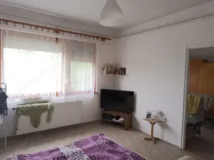 Eladó Vámosmikola központjához közeli, remek állapotú tégla építésű lakás!   - kép 6