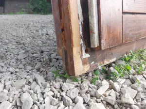 Régebbi fa erkély ajtó 2 üveggel bukó-nyiló sz;108 m;223 cm kép szerinti állapot  eladó elcserélhető - kép 2