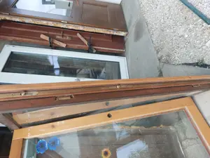 Régebbi fa erkély ajtó 2 üveggel bukó-nyiló sz;108 m;223 cm kép szerinti állapot  eladó elcserélhető - kép 3
