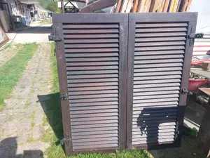 2 pár fa zsalugáter szárnyak ablakra sz; 104  m;116 cm zárható kép szerinti állapot eladó-cserélhet