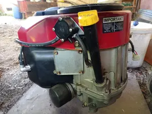 20 lóerős fűnyíró traktor motor eladó 
