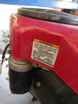 20 lóerős fűnyíró traktor motor eladó  - kép 3