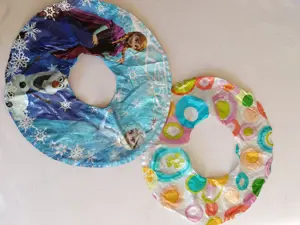 Gyerek lány fürdőruha, bikini, úszósapka, úszógumi, strandcikkek kulacs, hűtőzsák, matrac, doboz - kép 8