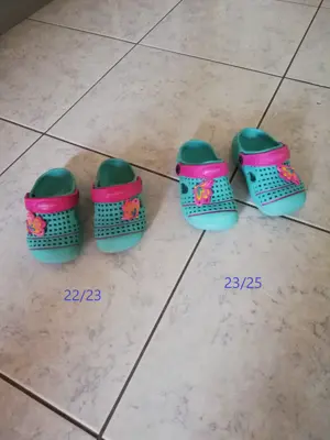Gyerek lány 1 nike papucs 30-as, 1 úszócipő 27 28 - 2 papucs 22 24 23 25, 1 szandál, 1 arany 28 29 - kép 3