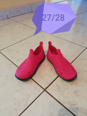 Gyerek lány 1 nike papucs 30-as, 1 úszócipő 27 28 - 2 papucs 22 24 23 25, 1 szandál, 1 arany 28 29 - kép 2