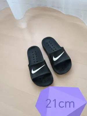 Gyerek lány 1 nike papucs 30-as, 1 úszócipő 27 28 - 2 papucs 22 24 23 25, 1 szandál, 1 arany 28 29