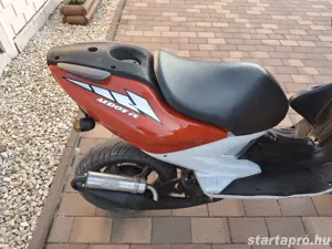 Yamaha Aerox 50 Megkímélt  - kép 8