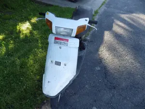 Yamaha Jog   Garázsürítésből eladó Hanger mozog benne. Gumikat felfújtam, gurul ha tolod,, indítani  - kép 2