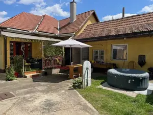 Dunaharasztin földszintes 74 nm 3 szobás családiház 2 utcára nyíló 861 nm telekkel, garázzsal