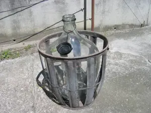 Vesszőfonatos demizsonok eladók. - kép 4
