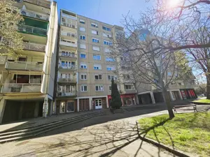 Kiskunhalas Bocskai utcán felújított 2 szobás erkélyes lakás eladó!