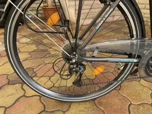 Cyco 28-as aluvázas agydinamós minőségi Trekking kerékpár 52cm - kép 5