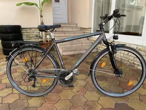 Cyco 28-as aluvázas agydinamós minőségi Trekking kerékpár 52cm