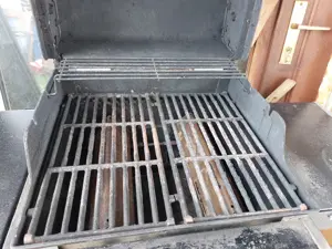 Weber Spirit Classic E-210 gázgrill használt de jó állapotban egy takaritás ráfér de ezért ennyi elc - kép 3