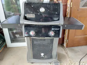 Weber Spirit Classic E-210 gázgrill használt de jó állapotban egy takaritás ráfér de ezért ennyi elc