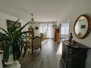 Vác központjában 96 m2-es három szobás szép lakás eladó!
