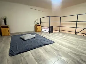 ELADÓ Budapesten, a Pauler utcában egy frissen felújított, bútorozott és gépesített lakás! - kép 8