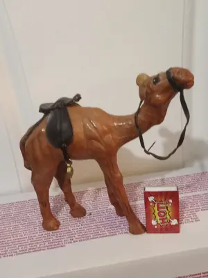 Teve bőrből készült 20 cm magas 8000ft óbuda Bőrből készült dísztárgy nem mai darab személyes átvéte - kép 4