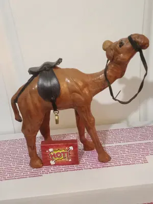 Teve bőrből készült 20 cm magas 8000ft óbuda Bőrből készült dísztárgy nem mai darab személyes átvéte - kép 5