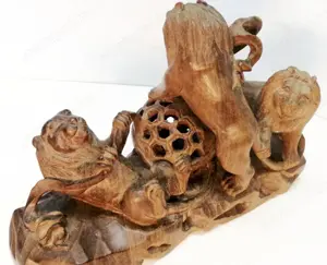 A világon uralkodó oroszlán fivérek áttört sokalakos faragvány - kép 6