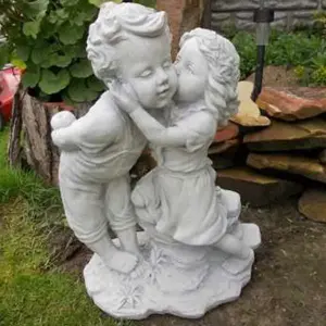Kerti szobor puszilkodó gyerekek - kép 3