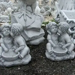 Gyerekek virágtállal szobor - kép 2