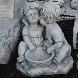 Gyerekek virágtállal szobor - kép 3