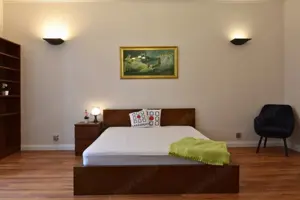 Kiadó lakás Budapest Belvárosában, a Nyugati Pályaudvar közelében, központi mégis csendes helyen.