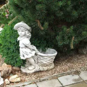 Virágkosarat húzó lány szobor - kép 4