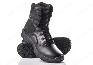 surranót, bakancsot hordó férfit szopnék