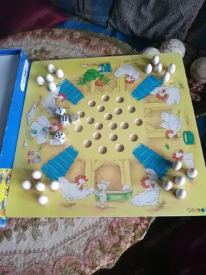 Káosz Beleduc tyúkóljában zűr a tyúkólban 4000ft óbuda Gyönyörű játéktábla (38x38 cm-es méret) és fa - kép 7