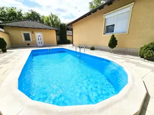 Kiskunhalas, exkluzív, medencés családi ház teljes bútorzattal eladó! - kép 2