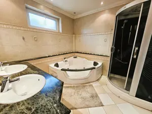 Kiskunhalas, exkluzív, medencés családi ház teljes bútorzattal eladó! - kép 11