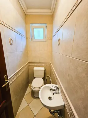 Kiskunhalas, exkluzív, medencés családi ház teljes bútorzattal eladó! - kép 12