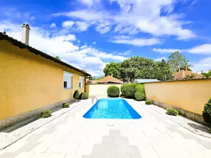 Kiskunhalas, exkluzív, medencés családi ház teljes bútorzattal eladó! - kép 16